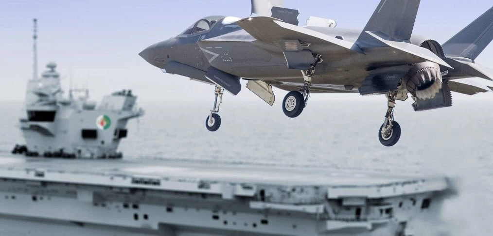 Εντυπωσιακή κάθετη προσνήωση F-35 στο αεροπλανοφόρο «Queen Elizabeth» (βίντεο)